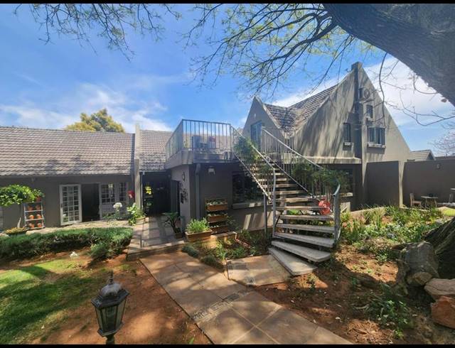 13 BEDROOM HOUSE FOR SALE IN WATERKLOOF RIDGE